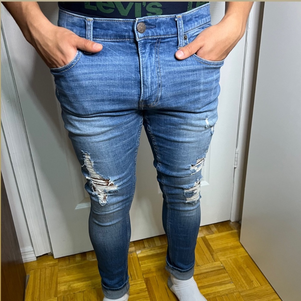 HOLISTER MEN’S JEANS